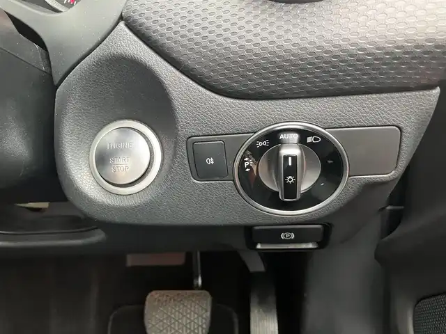 メルセデス・ベンツ Ａ１８０ AMG スタイル 広島県 2018(平30)年 5.5万km カルサイトホワイト 純正ナビ・フルセグTV/バックカメラ/ハーフレザーシート/シートヒーター/LEDオートライト/パドルシフト/レーダークルーズコントロール/アクティブブレーキアシスト/アテンションアシスト/ブラインドスポットアシスト/レーンキープアシスト/コーナーセンサー/キーレスゴー