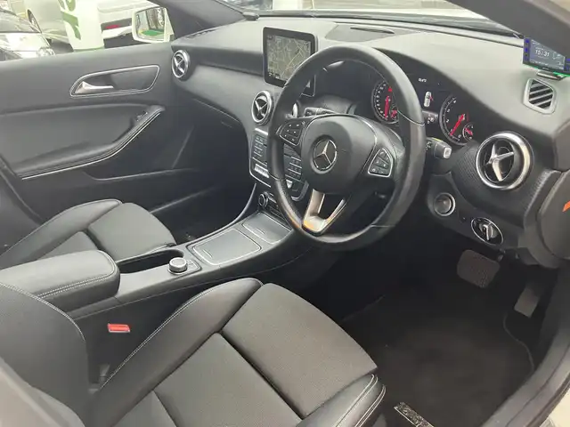 メルセデス・ベンツ Ａ１８０ AMG スタイル 広島県 2018(平30)年 5.5万km カルサイトホワイト 純正ナビ・フルセグTV/バックカメラ/ハーフレザーシート/シートヒーター/LEDオートライト/パドルシフト/レーダークルーズコントロール/アクティブブレーキアシスト/アテンションアシスト/ブラインドスポットアシスト/レーンキープアシスト/コーナーセンサー/キーレスゴー