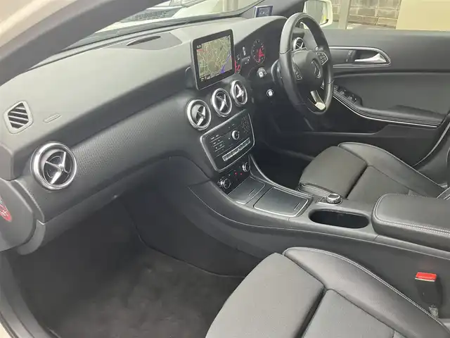 メルセデス・ベンツ Ａ１８０ AMG スタイル 広島県 2018(平30)年 5.5万km カルサイトホワイト 純正ナビ・フルセグTV/バックカメラ/ハーフレザーシート/シートヒーター/LEDオートライト/パドルシフト/レーダークルーズコントロール/アクティブブレーキアシスト/アテンションアシスト/ブラインドスポットアシスト/レーンキープアシスト/コーナーセンサー/キーレスゴー