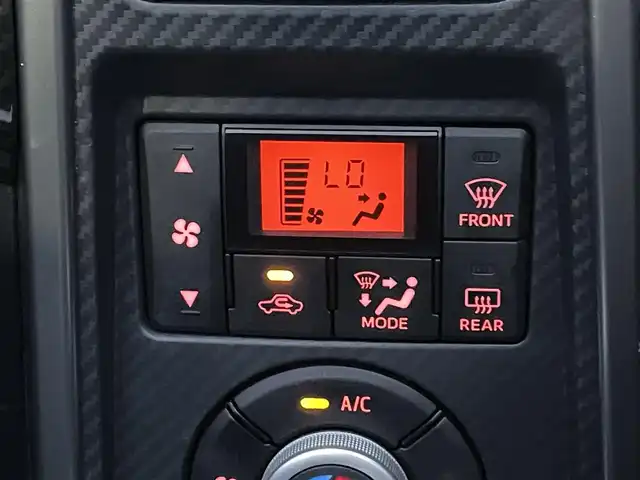 ダイハツ コペン ローブ 愛知県 2014(平26)年 5.2万km リキッドシルバーM D-SPORTタワーバー＆スポーツマフラー/・純正ダイアトーンメモリーナビ/・フルセグテレビ/・CD/DVD/Blu-ray再生機能/・ミュージックサーバー（SD録音機能）/・ETC/・バックカメラ/・シートカバー（コペンロゴあり）/・シートヒーター（運転席・助手席）/・純正フロアマット/・純正１６インチアルミホイール/●D-SPORTスポーツマフラー/●D-SPORTストラットタワーバー/●PIVOT ３DRIVEスロットルコントローラー/●GR-SPORT用サスペンション/・純正LEDヘッドライト/・純正オプションオートライト/・コーナーセンサー/・スマートキー/・オートエアコン