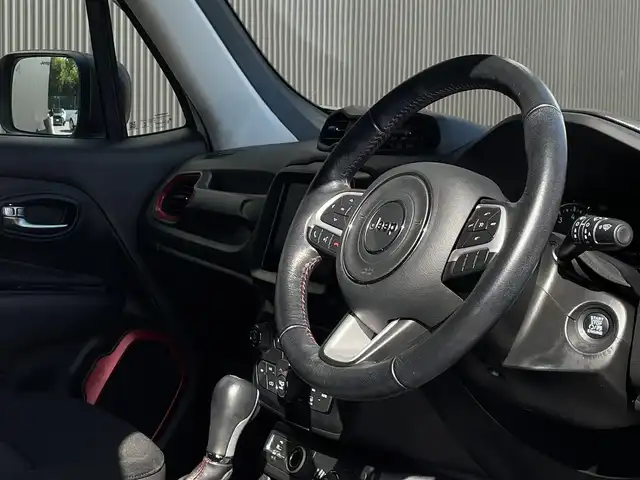 クライスラー・ジープ ジープ レネゲード トレイルホーク 長野県 2018(平30)年 5.2万km 白 Ｕｃｏｎｎｅｃｔナビ/バックカメラ/フルセグＴＶ/ＢＳＭ/ＬＫＡ/クルーズコントロール/レインセンサー/パークセンサー/プッシュスタート/スマートキー/プライバシーガラス/純正ドアバイザー/ＥＴＣ２．０/ＨＩＤヘッドライト