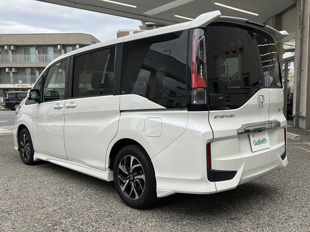 ホンダ ステップワゴン スパーダ ホンダセンシング 兵庫県 2021(令3)年 2.2万km プラチナホワイトパール HondaSENSING/純正SDディーラーナビ/　Bluetooth/USB/iPod/AUX/DVD/AM/FM/フルセグテレビ（走行中視聴可能）/両側パワースライドドア/3列シート/純正ビルトインETC2.0/バックカメラ/パドルシフト/ウォークスルー/アンチロック・ブレーキ・システム/アダプティブクルーズコントロール/アイドリングストップ/レーンキープアシスト/横滑り防止装置/盗難防止装置/純正フロアマット/純正アルミホイール/LEDヘッドライト/エアバッグ（W）/スマートキー/スペアキー（1本）/保証書/取扱説明書