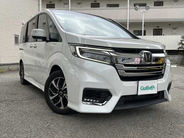 ホンダ ステップワゴン スパーダ ホンダセンシング 兵庫県 2021(令3)年 2.2万km プラチナホワイトパール HondaSENSING/純正SDディーラーナビ/　Bluetooth/USB/iPod/AUX/DVD/AM/FM/フルセグテレビ（走行中視聴可能）/両側パワースライドドア/3列シート/純正ビルトインETC2.0/バックカメラ/パドルシフト/ウォークスルー/アンチロック・ブレーキ・システム/アダプティブクルーズコントロール/アイドリングストップ/レーンキープアシスト/横滑り防止装置/盗難防止装置/純正フロアマット/純正アルミホイール/LEDヘッドライト/エアバッグ（W）/スマートキー/スペアキー（1本）/保証書/取扱説明書