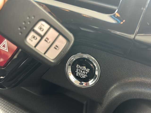ホンダ ステップワゴン スパーダ ホンダセンシング 兵庫県 2021(令3)年 2.2万km プラチナホワイトパール HondaSENSING/純正SDディーラーナビ/　Bluetooth/USB/iPod/AUX/DVD/AM/FM/フルセグテレビ（走行中視聴可能）/両側パワースライドドア/3列シート/純正ビルトインETC2.0/バックカメラ/パドルシフト/ウォークスルー/アンチロック・ブレーキ・システム/アダプティブクルーズコントロール/アイドリングストップ/レーンキープアシスト/横滑り防止装置/盗難防止装置/純正フロアマット/純正アルミホイール/LEDヘッドライト/エアバッグ（W）/スマートキー/スペアキー（1本）/保証書/取扱説明書