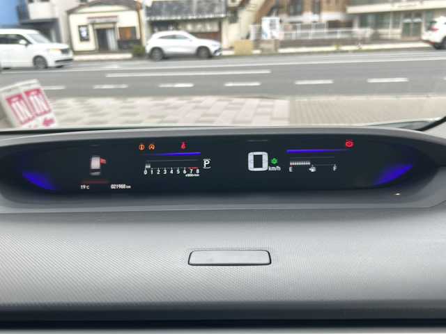 ホンダ ステップワゴン スパーダ ホンダセンシング 兵庫県 2021(令3)年 2.2万km プラチナホワイトパール HondaSENSING/純正SDディーラーナビ/　Bluetooth/USB/iPod/AUX/DVD/AM/FM/フルセグテレビ（走行中視聴可能）/両側パワースライドドア/3列シート/純正ビルトインETC2.0/バックカメラ/パドルシフト/ウォークスルー/アンチロック・ブレーキ・システム/アダプティブクルーズコントロール/アイドリングストップ/レーンキープアシスト/横滑り防止装置/盗難防止装置/純正フロアマット/純正アルミホイール/LEDヘッドライト/エアバッグ（W）/スマートキー/スペアキー（1本）/保証書/取扱説明書