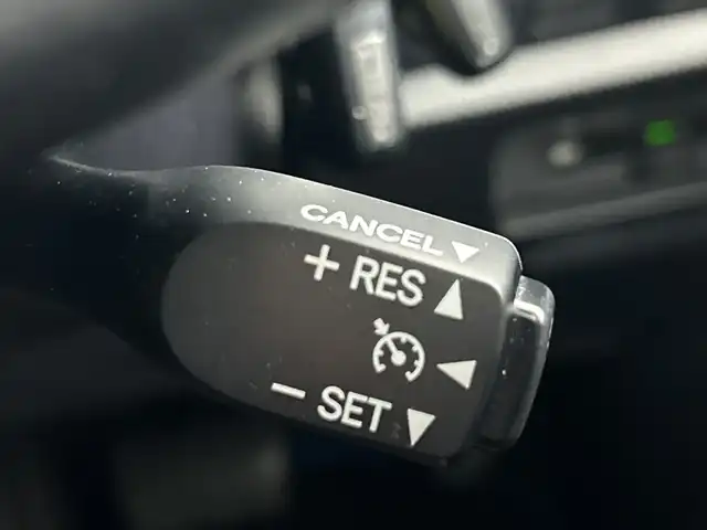 トヨタ ヴォクシー ZS 煌Ⅲ 愛知県 2021(令3)年 5.7万km イナズマスパーキングブラックガラスフレーク 禁煙車/純正10インチナビ/（CD/DVD/Bluetooth/フルセグTV/USB/HDMI)/バックカメラ/フリップダウンモニター/トヨタセーフティセンス/・プリクラッシュセーフティ/・レーンディパーチャーアラート/・オートマチックハイビーム/・パーキングサポートブレーキ/・クリアランスソナー/クルーズコントロール/ETC2.0/前後ドライブレコーダー/ハーフレザーシート/両側パワースライドドア/アイドリングストップ/純正16インチアルミホイール/スマートキー/スペアキー1本/プッシュスタート/LEDヘッドライト/フロントフォグランプ/オートライト/横滑り防止装置/フロアマット/電動格納ミラー