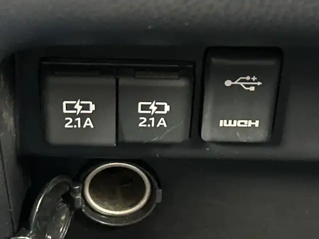 トヨタ ヴォクシー ZS 煌Ⅲ 愛知県 2021(令3)年 5.7万km イナズマスパーキングブラックガラスフレーク 禁煙車/純正10インチナビ/（CD/DVD/Bluetooth/フルセグTV/USB/HDMI)/バックカメラ/フリップダウンモニター/トヨタセーフティセンス/・プリクラッシュセーフティ/・レーンディパーチャーアラート/・オートマチックハイビーム/・パーキングサポートブレーキ/・クリアランスソナー/クルーズコントロール/ETC2.0/前後ドライブレコーダー/ハーフレザーシート/両側パワースライドドア/アイドリングストップ/純正16インチアルミホイール/スマートキー/スペアキー1本/プッシュスタート/LEDヘッドライト/フロントフォグランプ/オートライト/横滑り防止装置/フロアマット/電動格納ミラー