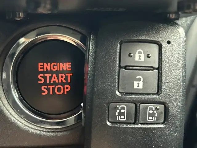 トヨタ ヴォクシー ZS 煌Ⅲ 愛知県 2021(令3)年 5.7万km イナズマスパーキングブラックガラスフレーク 禁煙車/純正10インチナビ/（CD/DVD/Bluetooth/フルセグTV/USB/HDMI)/バックカメラ/フリップダウンモニター/トヨタセーフティセンス/・プリクラッシュセーフティ/・レーンディパーチャーアラート/・オートマチックハイビーム/・パーキングサポートブレーキ/・クリアランスソナー/クルーズコントロール/ETC2.0/前後ドライブレコーダー/ハーフレザーシート/両側パワースライドドア/アイドリングストップ/純正16インチアルミホイール/スマートキー/スペアキー1本/プッシュスタート/LEDヘッドライト/フロントフォグランプ/オートライト/横滑り防止装置/フロアマット/電動格納ミラー