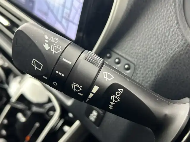 トヨタ ヴォクシー ZS 煌Ⅲ 愛知県 2021(令3)年 5.7万km イナズマスパーキングブラックガラスフレーク 禁煙車/純正10インチナビ/（CD/DVD/Bluetooth/フルセグTV/USB/HDMI)/バックカメラ/フリップダウンモニター/トヨタセーフティセンス/・プリクラッシュセーフティ/・レーンディパーチャーアラート/・オートマチックハイビーム/・パーキングサポートブレーキ/・クリアランスソナー/クルーズコントロール/ETC2.0/前後ドライブレコーダー/ハーフレザーシート/両側パワースライドドア/アイドリングストップ/純正16インチアルミホイール/スマートキー/スペアキー1本/プッシュスタート/LEDヘッドライト/フロントフォグランプ/オートライト/横滑り防止装置/フロアマット/電動格納ミラー