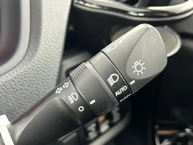 トヨタ ヴォクシー ZS 煌Ⅲ 愛知県 2021(令3)年 5.7万km イナズマスパーキングブラックガラスフレーク 禁煙車/純正10インチナビ/（CD/DVD/Bluetooth/フルセグTV/USB/HDMI)/バックカメラ/フリップダウンモニター/トヨタセーフティセンス/・プリクラッシュセーフティ/・レーンディパーチャーアラート/・オートマチックハイビーム/・パーキングサポートブレーキ/・クリアランスソナー/クルーズコントロール/ETC2.0/前後ドライブレコーダー/ハーフレザーシート/両側パワースライドドア/アイドリングストップ/純正16インチアルミホイール/スマートキー/スペアキー1本/プッシュスタート/LEDヘッドライト/フロントフォグランプ/オートライト/横滑り防止装置/フロアマット/電動格納ミラー