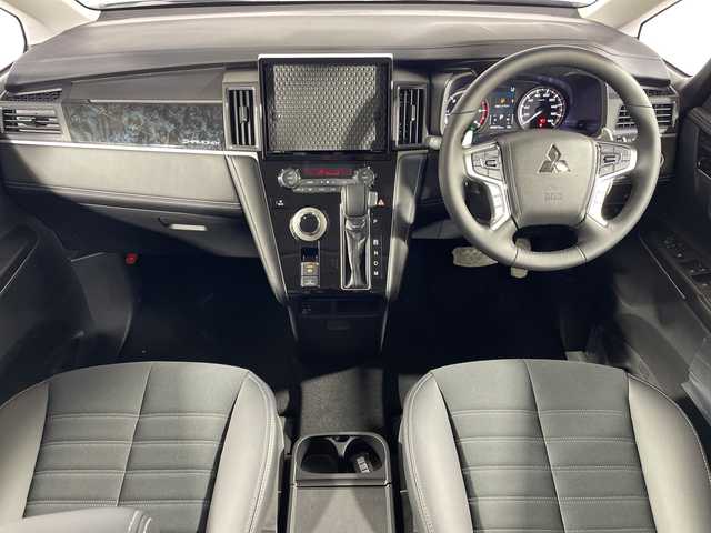 三菱 デリカＤ：５ シャモニー 神奈川県 2025(令7)年 0.1千km グラファイトグレーメタリック/ブラックマイカ 登録済未使用車/４WD/両側電動パワースライドドア/レーダークルーズコントロールシステム/ブラインドスポットモニター/シートヒーター/ステアリングヒーター/運転席パワーシート/パワーシート/スマートキー/スペアキー/LEDヘッドライト/オートライト/オートマチックハイビーム/純正18インチAW/車線逸脱警報システム/後側方車両検知警報システム/後退時交差車輛検知警報システム/衝突被害軽減ブレーキ