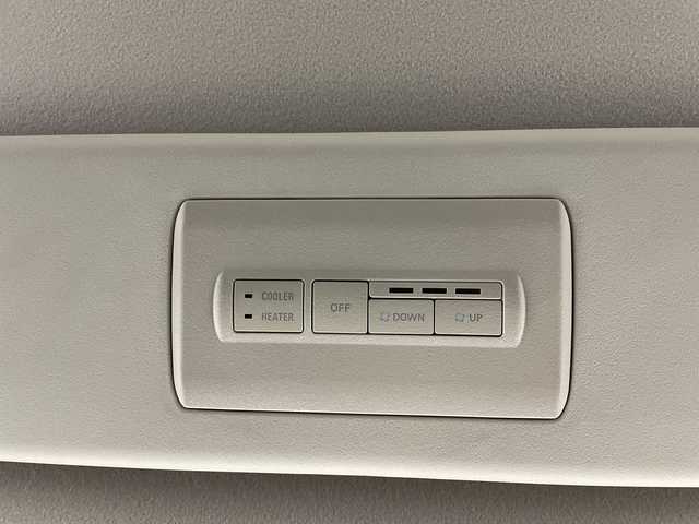 三菱 デリカＤ：５ シャモニー 神奈川県 2025(令7)年 0.1千km グラファイトグレーメタリック/ブラックマイカ 登録済未使用車/４WD/両側電動パワースライドドア/レーダークルーズコントロールシステム/ブラインドスポットモニター/シートヒーター/ステアリングヒーター/運転席パワーシート/パワーシート/スマートキー/スペアキー/LEDヘッドライト/オートライト/オートマチックハイビーム/純正18インチAW/車線逸脱警報システム/後側方車両検知警報システム/後退時交差車輛検知警報システム/衝突被害軽減ブレーキ