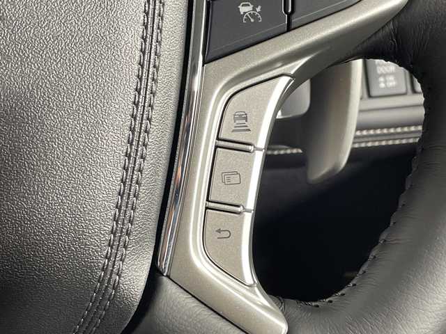 三菱 デリカＤ：５ シャモニー 神奈川県 2025(令7)年 0.1千km グラファイトグレーメタリック/ブラックマイカ 登録済未使用車/４WD/両側電動パワースライドドア/レーダークルーズコントロールシステム/ブラインドスポットモニター/シートヒーター/ステアリングヒーター/運転席パワーシート/パワーシート/スマートキー/スペアキー/LEDヘッドライト/オートライト/オートマチックハイビーム/純正18インチAW/車線逸脱警報システム/後側方車両検知警報システム/後退時交差車輛検知警報システム/衝突被害軽減ブレーキ