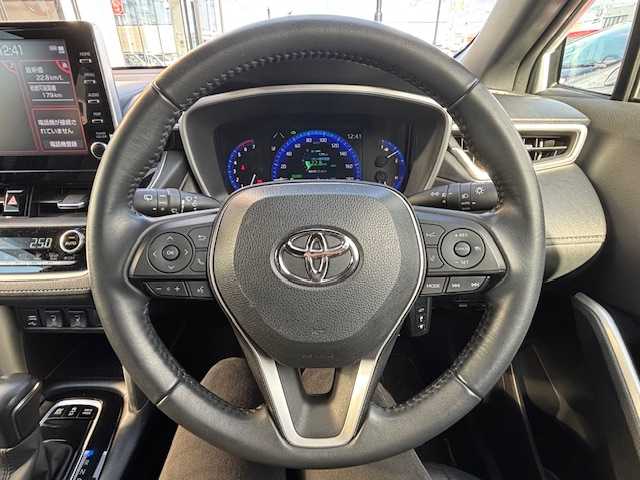 トヨタ カローラ クロス ハイブリッド Z 宮城県 2022(令4)年 5.2万km プラチナホワイトパールマイカ 登録時走行距離52043km/AppleCarPlay/FM/AM/Bluetooth/車線逸脱機能/横滑り防止装置/衝突軽減ブレーキ/コーナーセンサー/トヨタセーフティセンス/レーンディパーチャーアラート/バックカメラ/シートヒーター/ビルトインETC/ドライブレコーダー/電動パーキングブレーキ/純正アルミホイール/純正フロアマット/シートヒーター/ガラスルーフ/ドライブレコーダー/LEDライト