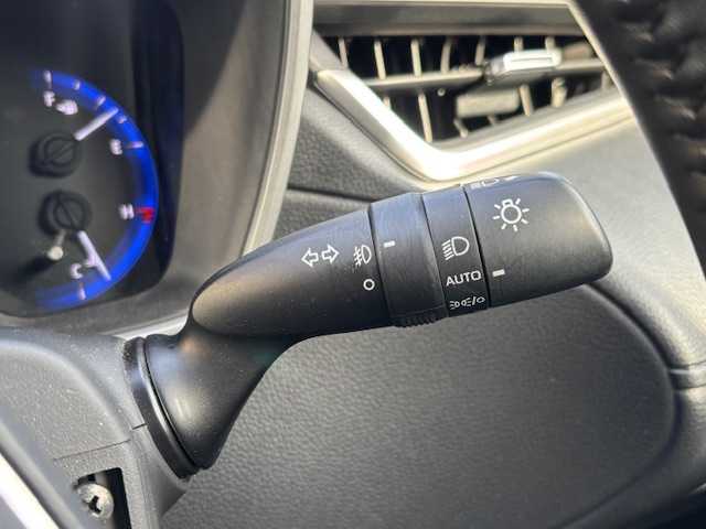 トヨタ カローラ クロス ハイブリッド Z 宮城県 2022(令4)年 5.2万km プラチナホワイトパールマイカ 登録時走行距離52043km/AppleCarPlay/FM/AM/Bluetooth/車線逸脱機能/横滑り防止装置/衝突軽減ブレーキ/コーナーセンサー/トヨタセーフティセンス/レーンディパーチャーアラート/バックカメラ/シートヒーター/ビルトインETC/ドライブレコーダー/電動パーキングブレーキ/純正アルミホイール/純正フロアマット/シートヒーター/ガラスルーフ/ドライブレコーダー/LEDライト