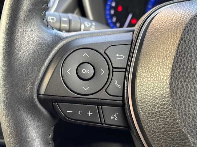 トヨタ カローラ クロス ハイブリッド Z 宮城県 2022(令4)年 5.2万km プラチナホワイトパールマイカ 登録時走行距離52043km/AppleCarPlay/FM/AM/Bluetooth/車線逸脱機能/横滑り防止装置/衝突軽減ブレーキ/コーナーセンサー/トヨタセーフティセンス/レーンディパーチャーアラート/バックカメラ/シートヒーター/ビルトインETC/ドライブレコーダー/電動パーキングブレーキ/純正アルミホイール/純正フロアマット/シートヒーター/ガラスルーフ/ドライブレコーダー/LEDライト