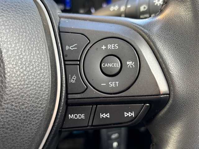 トヨタ カローラ クロス ハイブリッド Z 宮城県 2022(令4)年 5.2万km プラチナホワイトパールマイカ 登録時走行距離52043km/AppleCarPlay/FM/AM/Bluetooth/車線逸脱機能/横滑り防止装置/衝突軽減ブレーキ/コーナーセンサー/トヨタセーフティセンス/レーンディパーチャーアラート/バックカメラ/シートヒーター/ビルトインETC/ドライブレコーダー/電動パーキングブレーキ/純正アルミホイール/純正フロアマット/シートヒーター/ガラスルーフ/ドライブレコーダー/LEDライト