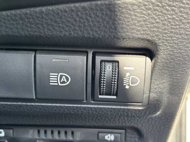 トヨタ カローラ クロス ハイブリッド Z 宮城県 2022(令4)年 5.2万km プラチナホワイトパールマイカ 登録時走行距離52043km/AppleCarPlay/FM/AM/Bluetooth/車線逸脱機能/横滑り防止装置/衝突軽減ブレーキ/コーナーセンサー/トヨタセーフティセンス/レーンディパーチャーアラート/バックカメラ/シートヒーター/ビルトインETC/ドライブレコーダー/電動パーキングブレーキ/純正アルミホイール/純正フロアマット/シートヒーター/ガラスルーフ/ドライブレコーダー/LEDライト