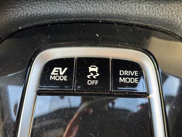 トヨタ カローラ クロス ハイブリッド Z 宮城県 2022(令4)年 5.2万km プラチナホワイトパールマイカ 登録時走行距離52043km/AppleCarPlay/FM/AM/Bluetooth/車線逸脱機能/横滑り防止装置/衝突軽減ブレーキ/コーナーセンサー/トヨタセーフティセンス/レーンディパーチャーアラート/バックカメラ/シートヒーター/ビルトインETC/ドライブレコーダー/電動パーキングブレーキ/純正アルミホイール/純正フロアマット/シートヒーター/ガラスルーフ/ドライブレコーダー/LEDライト