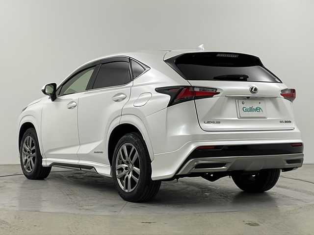 レクサス ＮＸ 300h Iパッケージ 道央・札幌 2015(平27)年 9.5万km ソニッククォーツ ・４WD   ハイブリッド/・エアロ（F.S.R）/・Lexus Safety System＋/・レーダークルーズコントロール/・プリクラッシュセーフティ/・パーキングサポートブレーキ/・純正9.8インチディスプレイ/・BD.DVD.CD.フルセグ（キャンセラー付）/・Bluretooth/USB/・バックカメラ/・パワーバックドア /・D.N席パワーシート/シートヒーター/・レザーシート/ステアリングヒーター/・ドライブレコーダー前後式/・三眼フルLEDヘッドライト/オートライト/・オートハイビーム