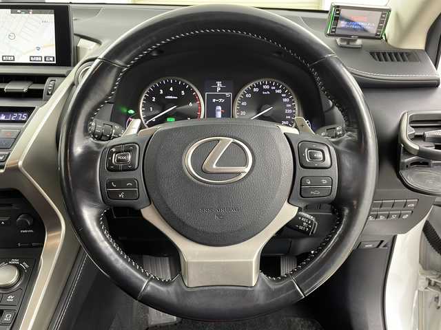 レクサス ＮＸ 300h Iパッケージ 道央・札幌 2015(平27)年 9.5万km ソニッククォーツ ・４WD   ハイブリッド/・エアロ（F.S.R）/・Lexus Safety System＋/・レーダークルーズコントロール/・プリクラッシュセーフティ/・パーキングサポートブレーキ/・純正9.8インチディスプレイ/・BD.DVD.CD.フルセグ（キャンセラー付）/・Bluretooth/USB/・バックカメラ/・パワーバックドア /・D.N席パワーシート/シートヒーター/・レザーシート/ステアリングヒーター/・ドライブレコーダー前後式/・三眼フルLEDヘッドライト/オートライト/・オートハイビーム