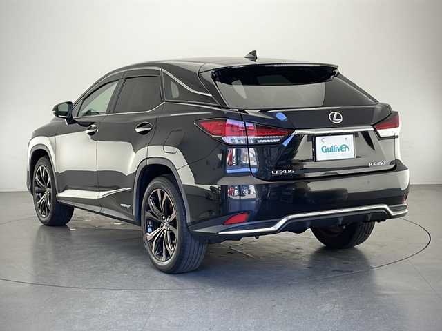 レクサス ＲＸ 450h バージョンL 長野県 2021(令3)年 2.9万km グラファイトブラックガラスフレーク 4WD/純正ディスプレイオーディオ（ナビ機能付）/トヨタセーフティセンス/・プリクラッシュセーフティ/・レーントレーシングアシスト/・レーンディパーチャーアラート/・ロードサインアシスト/・レーダークルーズコントロール/・オートマチックハイビーム/ドライブレコーダー/ブラインドスポットモニター/バックカメラ/サイドカメラ/フロントカメラ/フルセグTV/Bluetooth/CD/DVD/AUX/ビルトインETC2.0/サンルーフ/パワーシート（運転席、助手席）/シートヒーター（運転席、助手席、後席）/エアシート（運転席、助手席）/シートメモリー（運転席）/オートライト/LEDヘッドライト/フォグランプ/ステアリングヒーター/ステアリングスイッチ/電子パーキング/オートホールド/パドルシフト/純正フロアマット/純正アルミホイール/2列目サンシェード/電動格納ミラー/ドアバイザー