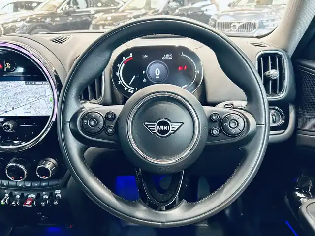 ＭＩＮＩ ＢＭＷ ミニ クロスオーバー クーパー D 大阪府 2020(令2)年 2万km チリ・レッド デジタルP/ペッパーP/ワンオーナー/インテリジェントセーフティ/ACC/HUD/純正ナビ/TV/バックカメラ/純正17インチAW/LEDヘッドライト/電動リアゲート/クリアランスソナー/ETC/コンフォートアクセス
