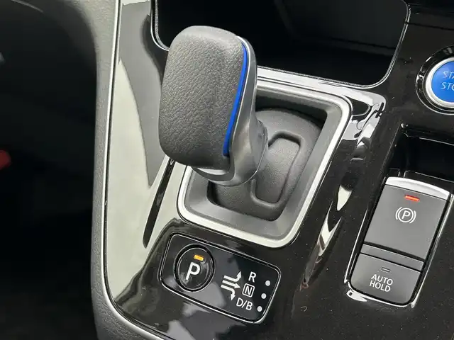 日産 セレナ e－パワー ハイウェイスター V 福岡県 2020(令2)年 5.9万km ブリリアントホワイトパール 純正10型SDナビ(フルセグTV/CD/DVD/BT)アラウンドビューモニタープロパイロットエマージェンシーブレーキコーナーセンサーBSM両側パワスラETCドラレコ純正LEDヘッドライト純正16インチアルミホイール純正フロアマットスマートキープッシュスタート