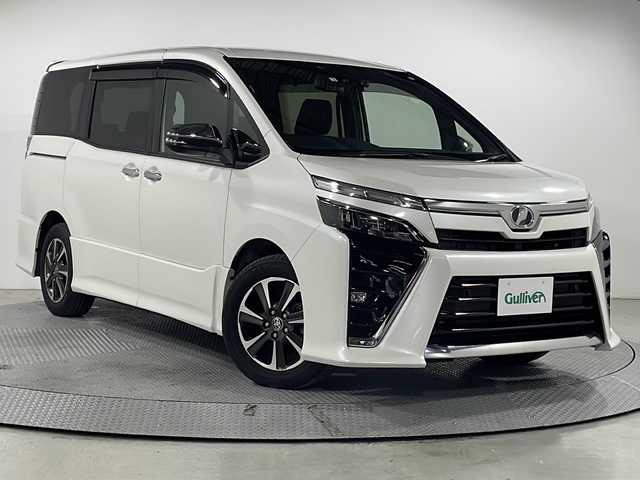 トヨタ ヴォクシー 広島県 2020(令2)年 6.2万km ホワイトパールクリスタルシャイン 禁煙/純正１０型ナビ/・Bluetooth接続/・CD/DVD再生機能/・フルセグテレビ/両側パワースライドドア/クルーズコントロール/バックカメラ/前後コーナーセンサー/ドライブレコーダー/ビルトインＥＴＣ/オートマティックハイビーム/衝突軽減ブレーキ/誤発進抑制機能/LEDヘッドランプ