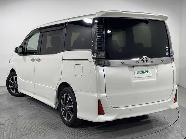 トヨタ ヴォクシー 広島県 2020(令2)年 6.2万km ホワイトパールクリスタルシャイン 禁煙/純正１０型ナビ/・Bluetooth接続/・CD/DVD再生機能/・フルセグテレビ/両側パワースライドドア/クルーズコントロール/バックカメラ/前後コーナーセンサー/ドライブレコーダー/ビルトインＥＴＣ/オートマティックハイビーム/衝突軽減ブレーキ/誤発進抑制機能/LEDヘッドランプ
