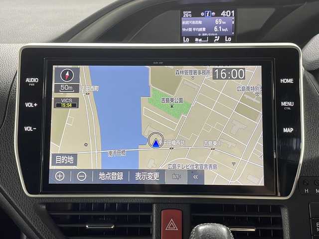 トヨタ ヴォクシー 広島県 2020(令2)年 6.2万km ホワイトパールクリスタルシャイン 禁煙/純正１０型ナビ/・Bluetooth接続/・CD/DVD再生機能/・フルセグテレビ/両側パワースライドドア/クルーズコントロール/バックカメラ/前後コーナーセンサー/ドライブレコーダー/ビルトインＥＴＣ/オートマティックハイビーム/衝突軽減ブレーキ/誤発進抑制機能/LEDヘッドランプ