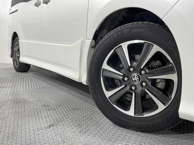 トヨタ ヴォクシー 広島県 2020(令2)年 6.2万km ホワイトパールクリスタルシャイン 禁煙/純正１０型ナビ/・Bluetooth接続/・CD/DVD再生機能/・フルセグテレビ/両側パワースライドドア/クルーズコントロール/バックカメラ/前後コーナーセンサー/ドライブレコーダー/ビルトインＥＴＣ/オートマティックハイビーム/衝突軽減ブレーキ/誤発進抑制機能/LEDヘッドランプ