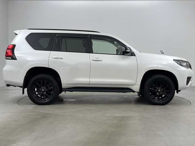 トヨタ ランドクルーザー プラド TX-L 70thアニバーサリーLTD 道央・札幌 2022(令4)年 4.1万km ホワイトパールクリスタルシャイン ・4WD/・ワンオーナー/・ディーゼル/・寒冷地仕様/・サンルーフ/・アルパインディスプレイオーディオ&BT&HDMI&Applecarplay&Androidauto/・トヨタセーフティセンス/・プリクラッシュセーフティ/・レーンディパーチャーアラート/・オートマチックハイビーム/・ロードサインアシスト/・レーダークルーズコントロール/・先行車発進お知らせ/・ヒルディングアシストコントロール/・バックカメラ/・純正AW付スタッドレス積込/・純正エンジンスターター/・茶レザーシート/・パワーシート/・エアシート/・シートヒーター/・オートワイパー/・フロントワイパーデアイサー/・ミラーヒーター/・ビルトインETC/・革巻きステアリング/・ステアリングスイッチ/・ヘッドライトウォッシャー/・オートマチックハイビーム/・オートライト/・LEDヘッドライト/・LEDフォグ/・スマートキー/・スペアキー/・プッシュスタート