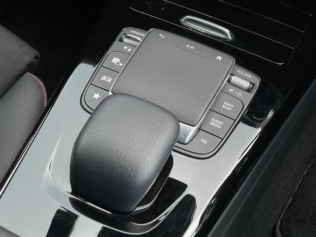 メルセデス・ベンツ Ａ２００ｄ AMGライン 山梨県 2020(令2)年 2.5万km ポーラホワイト 純正HDDナビ/　（フルセグ/USB/Bluetooth）/レーダーセーフティパッケージ/　・ACC/　・LKA/　・BSA/アドバンスドパッケージ/　・HUD/　・360°カメラ/前後コーナーセンサー/ワイヤレスチャージ/マルチビームLED/純正18インチAW/ETC2.0