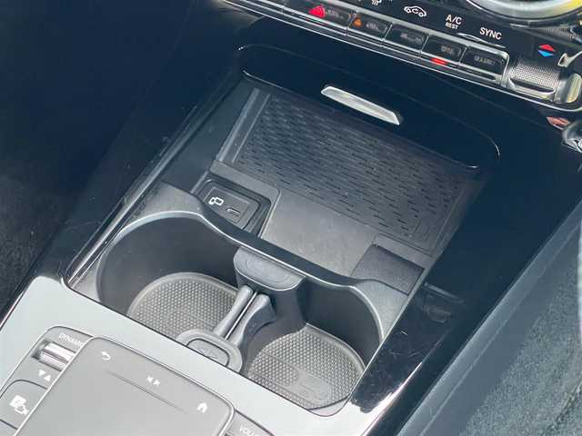 メルセデス・ベンツ Ａ２００ｄ AMGライン 山梨県 2020(令2)年 2.5万km ポーラホワイト 純正HDDナビ/　（フルセグ/USB/Bluetooth）/レーダーセーフティパッケージ/　・ACC/　・LKA/　・BSA/アドバンスドパッケージ/　・HUD/　・360°カメラ/前後コーナーセンサー/ワイヤレスチャージ/マルチビームLED/純正18インチAW/ETC2.0