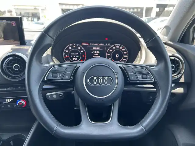 アウディ Ａ３ セダン 1．4 TFSI スポーツ 滋賀県 2017(平29)年 3.2万km 白 純正ナビ/CD/DVD/BT/USB/AUX/フルセグテレビ/ETC/バーチャルコックピット/LEDヘッドライト/バックカメラ/シートヒーター/ACC