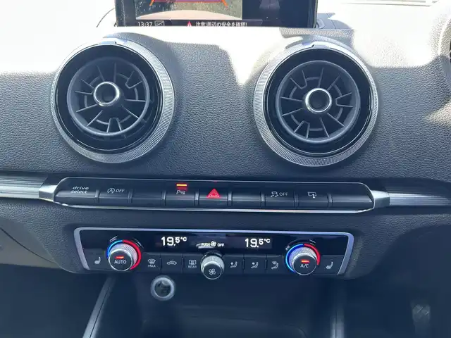 アウディ Ａ３ セダン 1．4 TFSI スポーツ 滋賀県 2017(平29)年 3.2万km 白 純正ナビ/CD/DVD/BT/USB/AUX/フルセグテレビ/ETC/バーチャルコックピット/LEDヘッドライト/バックカメラ/シートヒーター/ACC