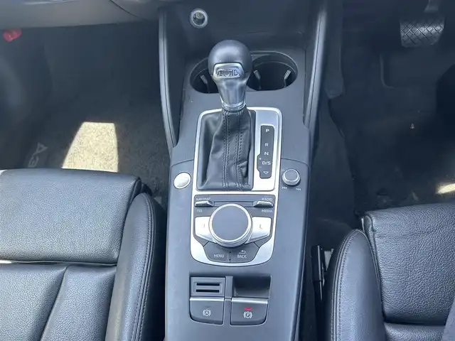 アウディ Ａ３ セダン 1．4 TFSI スポーツ 滋賀県 2017(平29)年 3.2万km 白 純正ナビ/CD/DVD/BT/USB/AUX/フルセグテレビ/ETC/バーチャルコックピット/LEDヘッドライト/バックカメラ/シートヒーター/ACC