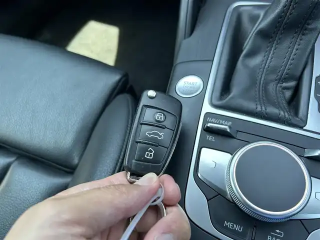 アウディ Ａ３ セダン 1．4 TFSI スポーツ 滋賀県 2017(平29)年 3.2万km 白 純正ナビ/CD/DVD/BT/USB/AUX/フルセグテレビ/ETC/バーチャルコックピット/LEDヘッドライト/バックカメラ/シートヒーター/ACC
