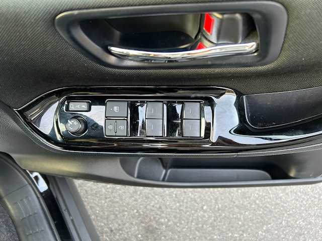 トヨタ ヴォクシー ZS 大阪府 2017(平29)年 5万km ブラック フリップダウンモニター/純正10インチナビ(BT/フルセグ/DVD)/バックモニター/クルーズコントロール/プリクラッシュセーフティー/レーンキープアシスト/アイドリングストップ/盗難防止装置/両側パワースライドドア/ETC/LEDヘッドライト/オートライト/ドライブレコーダー/純正フロアマット/純正アルミホイール/エンジンスタートボタン