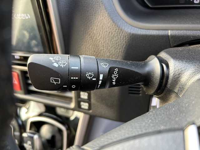 トヨタ ヴォクシー ZS 大阪府 2017(平29)年 5万km ブラック フリップダウンモニター/純正10インチナビ(BT/フルセグ/DVD)/バックモニター/クルーズコントロール/プリクラッシュセーフティー/レーンキープアシスト/アイドリングストップ/盗難防止装置/両側パワースライドドア/ETC/LEDヘッドライト/オートライト/ドライブレコーダー/純正フロアマット/純正アルミホイール/エンジンスタートボタン