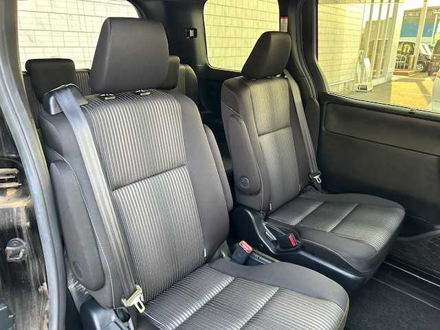 トヨタ ヴォクシー ZS 大阪府 2017(平29)年 5万km ブラック フリップダウンモニター/純正10インチナビ(BT/フルセグ/DVD)/バックモニター/クルーズコントロール/プリクラッシュセーフティー/レーンキープアシスト/アイドリングストップ/盗難防止装置/両側パワースライドドア/ETC/LEDヘッドライト/オートライト/ドライブレコーダー/純正フロアマット/純正アルミホイール/エンジンスタートボタン