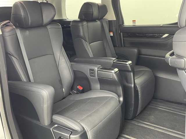 トヨタ アルファード S Cパッケージ 福岡県 2023(令5)年 3.5万km ホワイトパールクリスタルシャイン ワンオーナー　/ツインムーンルーフ/１２．１型後席モニター　/純正９型ディスプレイオーディオ/バックカメラ　/デジタルルームミラー　/トヨタセーフティセンス　/レーダークルーズコントロール　/コーナーセンサー　/衝突被害軽減ブレーキ　/レーンキープ　/ブラインドスポットモニター　/アクセル踏み間違い防止　/ＭＴモード付き　/両側電動スライドドア　/パワーシート　/シートヒーター／ベンチレーション　/ステアリングヒーター　/パワーバックドア　/３眼ＬＥＤヘッドライト