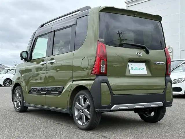 ダイハツ タント ファンクロスターボ 大分県 2023(令5)年 2万km ブラックマイカメタリック/フォレストカーキメタリック ・純正ナビ(CD/DVD/BT/SD/USB)/・HDMI/・バックモニター/・フルセグテレビ/・テレビキャンセラー/・両側パワースライドドア/・スマートアシスト/・コーナーセンサー/・ETC/・ドライブレコーダー/・ステアリングリモコン/・オートハイビーム/・ブレーキホールド/・シートヒーター/・スマートキー/・純正アルミホイール
