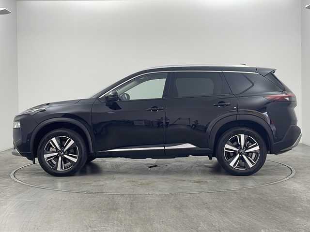 日産 エクストレイル G e－4ORCE 群馬県 2025(令7)年 0.2万km ダイヤモンドブラック ニッサンコネクトナビ/前方ドライブレコーダー/全席シートヒーター/パーキングアシスト/プロパイロット/Bluetooth/USB端子/ワイヤレス充電/LEDヘッドライト/アラウンドビューモニター/メモリ付パワーシート/電動リアゲート/デジタルインナーミラー/純正フロアマット/純正AW