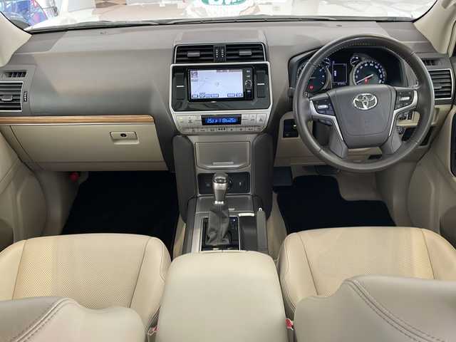 トヨタ ランドクルーザー プラド TX Lパッケージ 福井県 2018(平30)年 8.8万km ホワイトパールクリスタルシャイン ワンオーナー/ムーンルーフ/ソレックスヒッチメンバー/純正7インチSDナビ(NSZT-W66T)/DVD/CD/SD/USB/HDMI/バックカメラ/レーダークルーズコントロール/レーンキープアシスト/コーナーセンサー/オートハイビーム/ETC/フロア格納サードシート（電動）/レザーシート/パワーシート/シートヒーター/エアシート/オートライト/LEDヘッドライト/純正18インチアルミホイール/プッシュスタート/スマートキー×2/ヘッドライトウォッシャー/ステアリングスイッチ