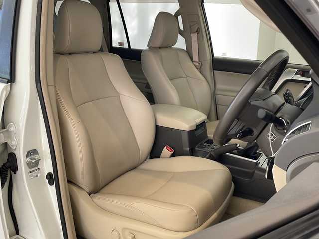 トヨタ ランドクルーザー プラド TX Lパッケージ 福井県 2018(平30)年 8.8万km ホワイトパールクリスタルシャイン ワンオーナー/ムーンルーフ/ソレックスヒッチメンバー/純正7インチSDナビ(NSZT-W66T)/DVD/CD/SD/USB/HDMI/バックカメラ/レーダークルーズコントロール/レーンキープアシスト/コーナーセンサー/オートハイビーム/ETC/フロア格納サードシート（電動）/レザーシート/パワーシート/シートヒーター/エアシート/オートライト/LEDヘッドライト/純正18インチアルミホイール/プッシュスタート/スマートキー×2/ヘッドライトウォッシャー/ステアリングスイッチ