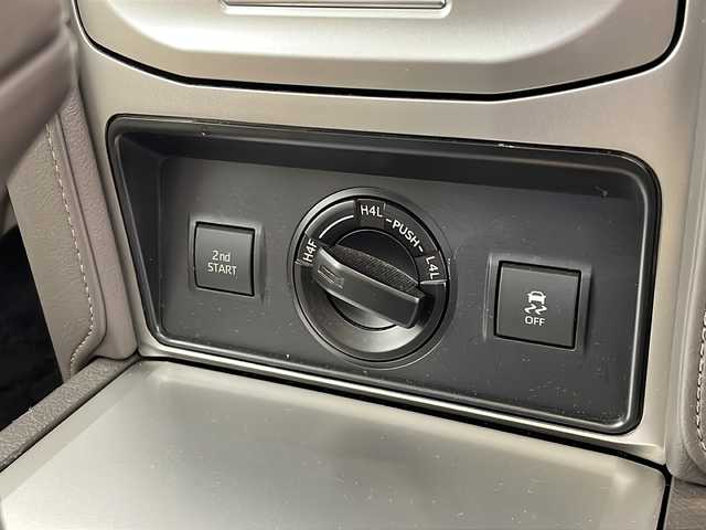 トヨタ ランドクルーザー プラド TX Lパッケージ 福井県 2018(平30)年 8.8万km ホワイトパールクリスタルシャイン ワンオーナー/ムーンルーフ/ソレックスヒッチメンバー/純正7インチSDナビ(NSZT-W66T)/DVD/CD/SD/USB/HDMI/バックカメラ/レーダークルーズコントロール/レーンキープアシスト/コーナーセンサー/オートハイビーム/ETC/フロア格納サードシート（電動）/レザーシート/パワーシート/シートヒーター/エアシート/オートライト/LEDヘッドライト/純正18インチアルミホイール/プッシュスタート/スマートキー×2/ヘッドライトウォッシャー/ステアリングスイッチ