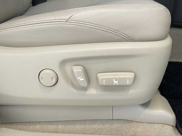 トヨタ ランドクルーザー プラド TX Lパッケージ 福井県 2018(平30)年 8.8万km ホワイトパールクリスタルシャイン ワンオーナー/ムーンルーフ/ソレックスヒッチメンバー/純正7インチSDナビ(NSZT-W66T)/DVD/CD/SD/USB/HDMI/バックカメラ/レーダークルーズコントロール/レーンキープアシスト/コーナーセンサー/オートハイビーム/ETC/フロア格納サードシート（電動）/レザーシート/パワーシート/シートヒーター/エアシート/オートライト/LEDヘッドライト/純正18インチアルミホイール/プッシュスタート/スマートキー×2/ヘッドライトウォッシャー/ステアリングスイッチ