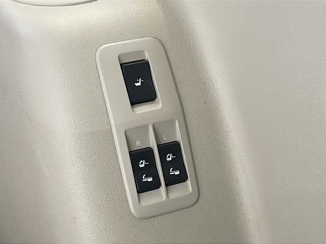 トヨタ ランドクルーザー プラド TX Lパッケージ 福井県 2018(平30)年 8.8万km ホワイトパールクリスタルシャイン ワンオーナー/ムーンルーフ/ソレックスヒッチメンバー/純正7インチSDナビ(NSZT-W66T)/DVD/CD/SD/USB/HDMI/バックカメラ/レーダークルーズコントロール/レーンキープアシスト/コーナーセンサー/オートハイビーム/ETC/フロア格納サードシート（電動）/レザーシート/パワーシート/シートヒーター/エアシート/オートライト/LEDヘッドライト/純正18インチアルミホイール/プッシュスタート/スマートキー×2/ヘッドライトウォッシャー/ステアリングスイッチ